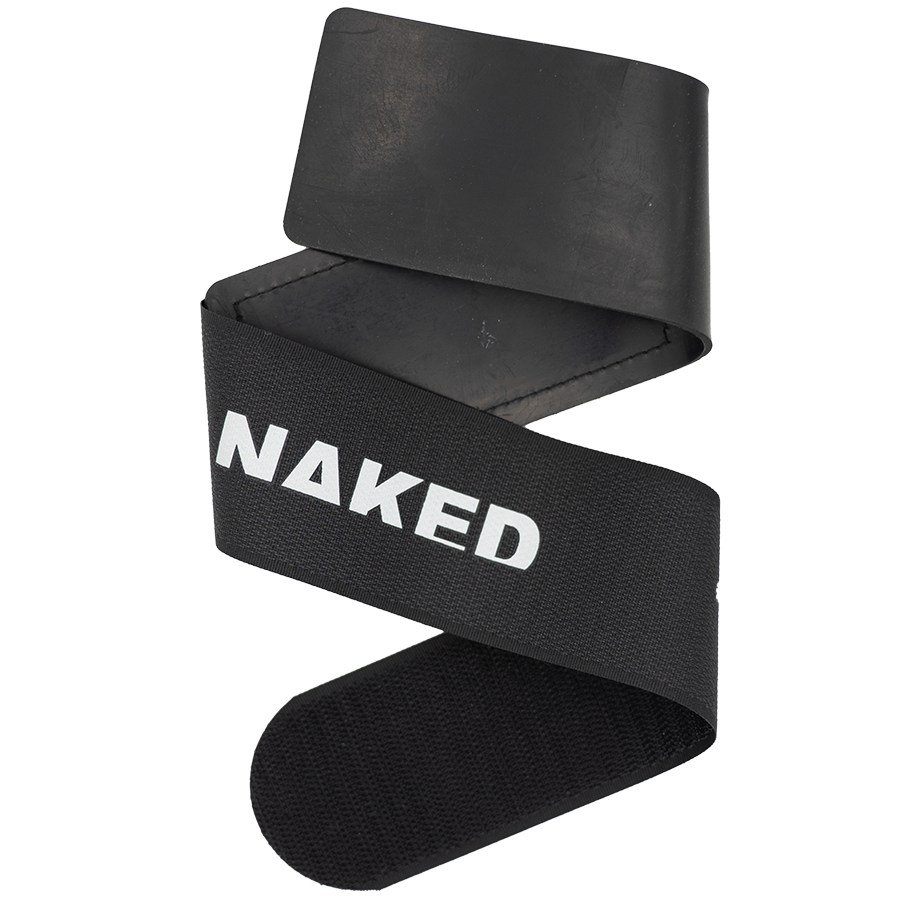 Schwarzer, elastischer Skigurt (Skifix) von NAKED Optics mit dem Aufdruck „NAKED“ in weißen Buchstaben und einem Ende mit Klettverschluss (Klettband), abgebildet auf weißem Hintergrund – ideal zum Befestigen von All-Mountain-Skiern.