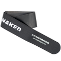 Der NAKED Optics Ski-Strap (Skifix), auch „Klettband“ genannt, ist mit den Aufdrucken „NAKED“ und „#LIFEISBETTERNAKED“ in weißer Schrift auf schwarzem Hintergrund versehen. Damit lassen sich deine All-Mountain-Ski stilvoll befestigen. Weitere Informationen finden Sie unter www.nakedoptics.net.