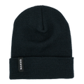 Die Beanie BASE von NAKED Optics ist eine schwarze Strickmütze aus weichem Acryl mit umgeschlagenem Rand und einem kleinen Etikett mit dem NAKED-Logo auf der Vorderseite. Die perfekte Wintermütze, die dich stilvoll warm hält.