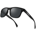 Die SLUSH-Sonnenbrille von NAKED Optics mit dunklen, polarisierten Gläsern und NAKED-Schriftzug am Bügel, präsentiert vor weißem Hintergrund – ideal für all deine Outdoor-Aktivitäten.