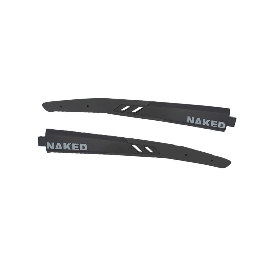 Zwei schwarze Kunststoffbügel mit der Aufschrift „NAKED“, die sich durch eckige Ausschnitte auszeichnen und vor einem weißen Hintergrund präsentiert werden – diese Ersatzbügel „SHYFT“ von NAKED Optics sind als elegante und funktionale Ersatzoption für Ihre Sportsonnenbrille konzipiert.