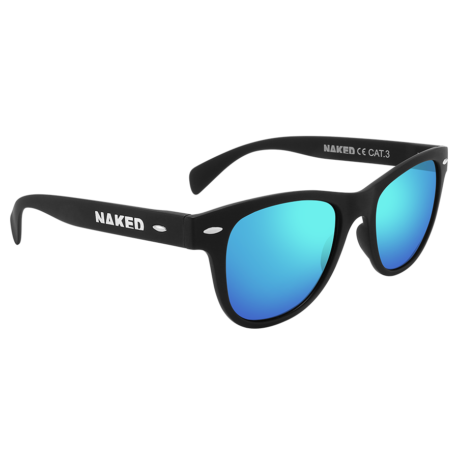 Schwarze Sonnenbrille von NAKED Optics, Modell „The SWOOP“, mit blauen, polarisierten Gläsern und UV-Schutz; auf den Bügeln steht „NAKED“, dargestellt vor weißem Hintergrund.