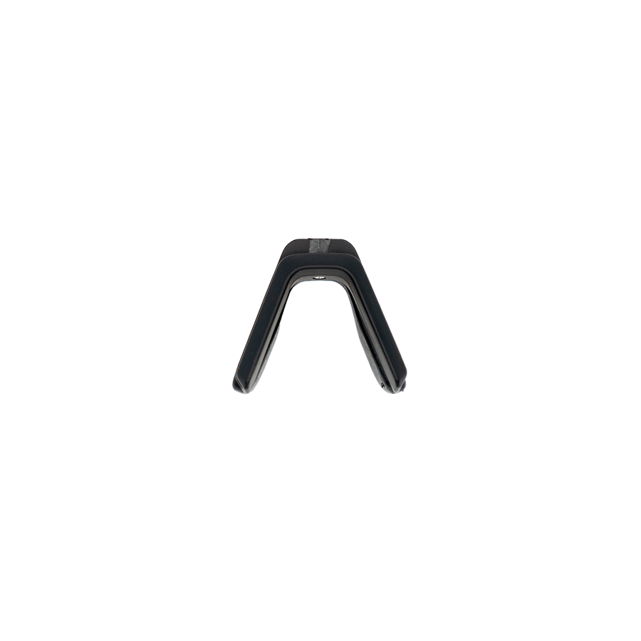 Ein schwarzer, V-förmiger Mundschutz, ideal als Zubehör für Sportbegeisterte, wird vor einem schlichten weißen Hintergrund präsentiert – und passt damit perfekt zum Nasenstück VOLT von NAKED Optics oder anderen Artikeln mit ähnlichen Nasensteg-Eigenschaften.
