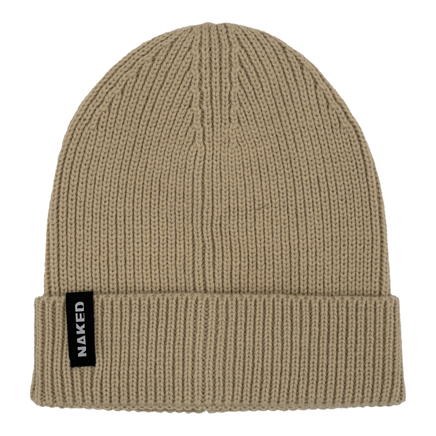 Die NAKED Optics Beanie ist eine beigefarbene, gestrickte Unisex-Wintermütze mit umgeschlagener Krempe und einem schwarzen NAKED-Label auf der Vorderseite - perfekt, um sich bei kaltem Wetter warm zu halten.