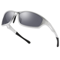 Silver NAKED Optics: Die Sportsonnenbrille RAVE mit dunklen Gläsern und schwarzen Bügelenden.