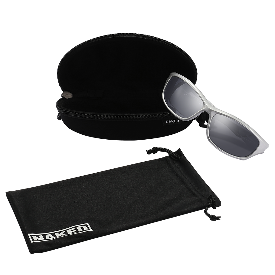 Silver NAKED Optics: Die RAVE-Sonnenbrille mit einem schwarzen Etui mit Reißverschluss und einem Beutel mit Kordelzug.
