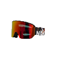 Die NOVA von NAKED Optics ist eine Skibrille mit roter Scheibe, schwarzem Rahmen und einem schwarz-weißen Logo-Band auf weißem Hintergrund. Diese große Skibrille verfügt über ein praktisches Magnetwechselsystem für den einfachen Scheibenwechsel sowie eine Anti-Fog-Beschichtung, die für klare Sicht auf der Piste sorgt.