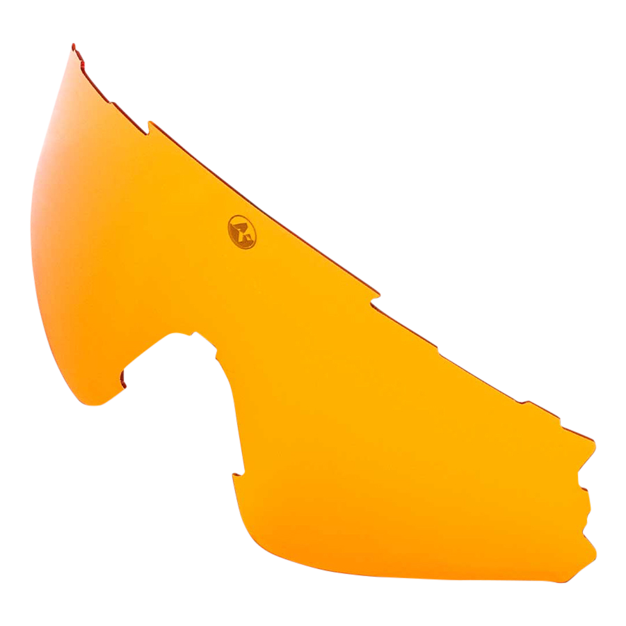 Les verres de rechange FALCON de NAKED Optics sont des verres teintés en orange destinés aux lunettes de soleil de sport. Ils se caractérisent par des bords irréguliers et un petit logo sur le côté gauche. Dotés d'une protection UV400 et d'un revêtement Nano-HD, ces verres interchangeables garantissent une clarté et une protection optimales lors de toutes vos activités.
