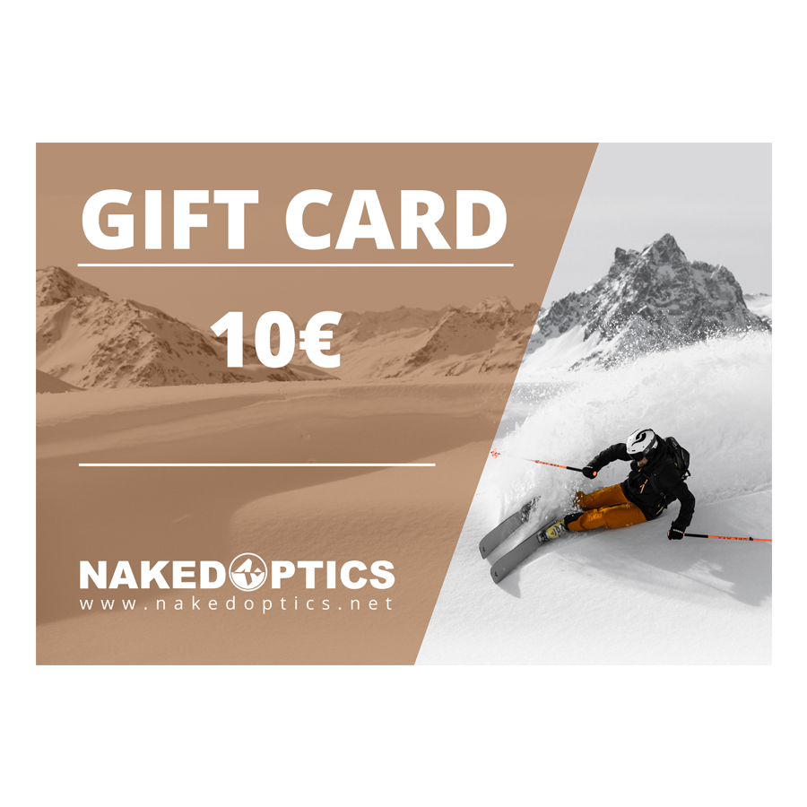 NAKED Optics-Geschenkgutschein im Wert von 10 € – mit einem stilvollen Skifahrer-Motiv in verschneiten Bergen und dem NAKED Optics-Logo am unteren Rand. Das perfekte Geschenk für jeden Outdoor-Sportler oder alle, die ihre Sportbrille aufwerten möchten.