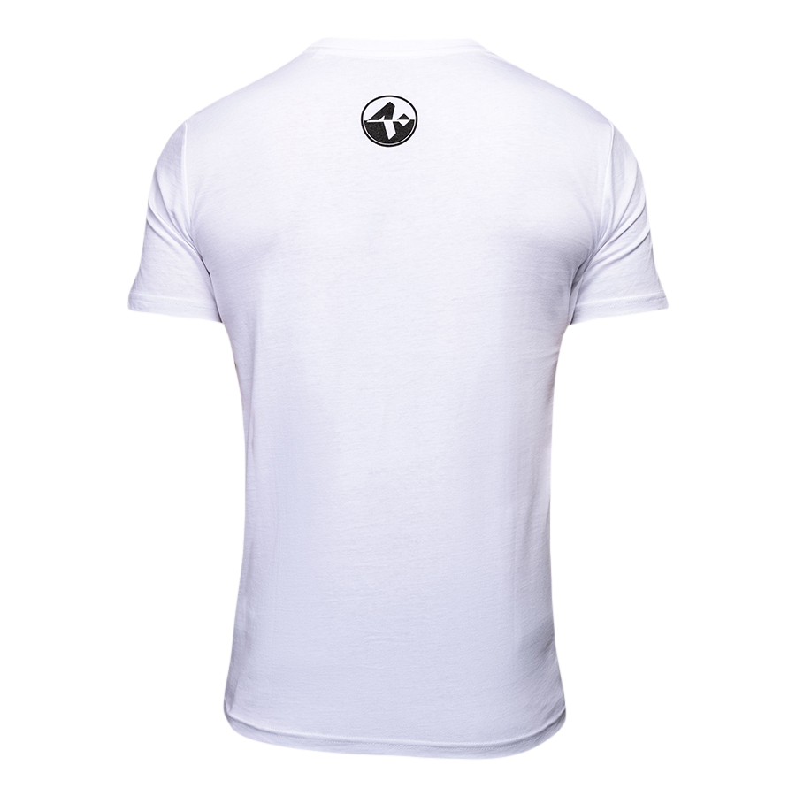 Das T-Shirt Bicolor-Logo von NAKED Optics ist aus hochwertiger Bio-Baumwolle gefertigt und zeigt auf der Rückseite, nahe dem Halsausschnitt, ein kleines rundes schwarz-weißes NAKED Optics Logo.