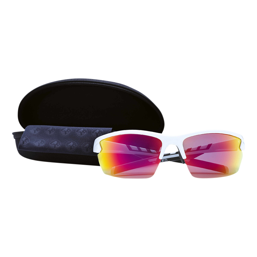 Die weiße Sportsonnenbrille „The RUSH Halfframe“ von NAKED Optics verfügt über rot-orange verspiegelte Gläser mit UV400-Schutz und wird vor einem schwarzen Etui auf weißem Hintergrund abgebildet.
