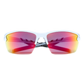 Die „RUSH Halfframe“ von NAKED Optics ist ein weißes Sportsonnenbrillenmodell mit rot-orange verspiegelten Gläsern und UV400-Schutz, hier von vorne vor einem einfarbigen Hintergrund abgebildet.