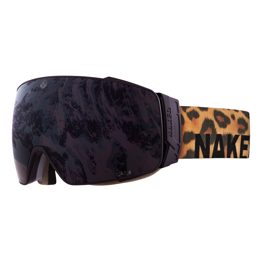 The STORM by NAKED Optics are ski goggles featuring a dark sphärisch lens and a leopard-print strap emblazoned with the bold black word “NAKED.” These Skibrille also boast an innovative Magnetwechselsystem and an effective Anti-Fog-Beschichtung, ensuring optimal visibility on the slopes.
