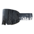 Die TROOP EVO-Skibrille von NAKED Optics verfügt über dunkle, verspiegelte Gläser und ein Band mit Berg- und Stadtansicht-Motiven und ist mit einer fortschrittlichen Anti-Fog-Beschichtung ausgestattet, die für kristallklare Sicht auf der Piste sorgt.