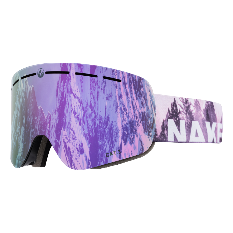 I modelli TROOP Youth di NAKED Optics sono occhiali da sci viola con un motivo che richiama le montagne e il logo NAKED sul cinturino, su sfondo bianco. Dotati dell’innovativo rivestimento antiappannamento, questi piccoli occhiali da sci sono ideali per i giovani sciatori che cercano una visione nitida e uno stile accattivante sulle piste.
