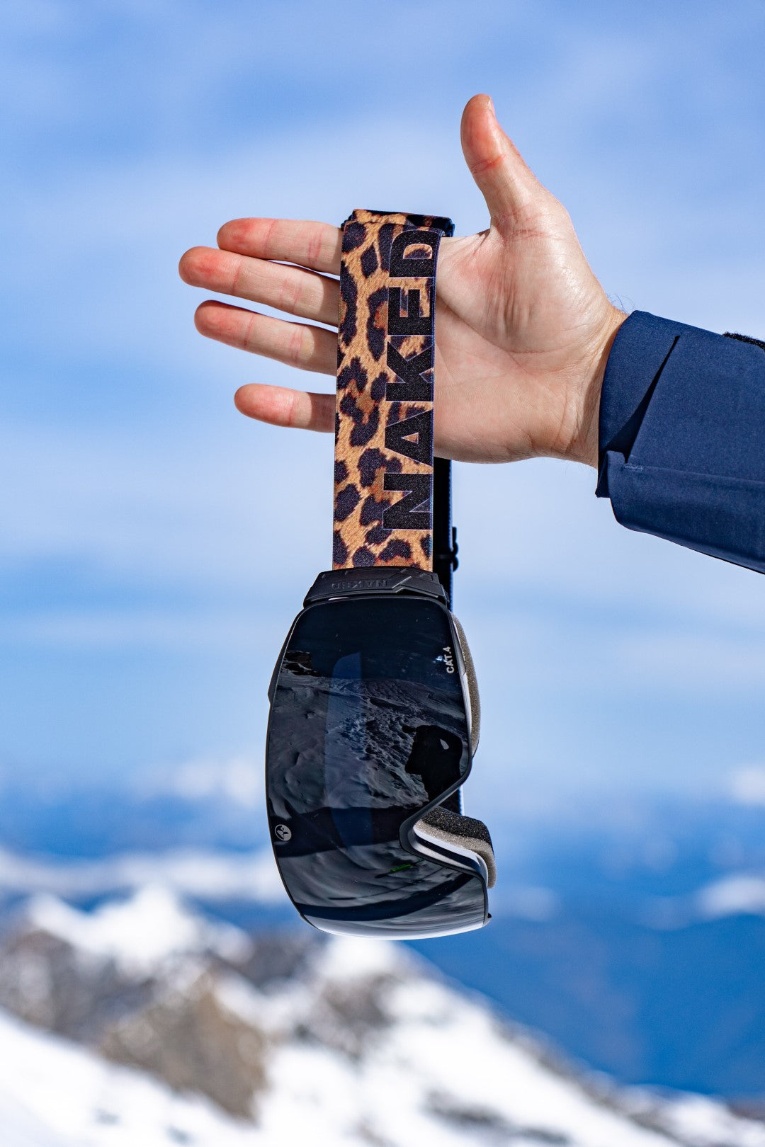 Um eine Skibrille so lange wie möglich zu behalten, ist die Pflege und Reinigung sehr wichtig. Vor allem der Schaumstoff einer Skibrille gehört entsprechend gepflegt. 