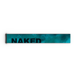 Eine türkisfarbene, rechteckige Verpackung, auf deren linker Seite das Wort „NAKED“ teilweise zu sehen ist, zur Aufbewahrung des NAKED Optics Extra Strap (45 mm) für die Skibrillen FORCE EVO, TROOP EVO, STORM, NOVA, SOLAR oder ZEND.