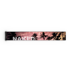 Ein farbenfrohes 45-mm-Armband mit Palmen und einem rosa Himmel, auf dessen linker Seite der Schriftzug „NAKED Optics“ in kräftiger weißer Schrift prangt – ganz im dynamischen Stil der Zusatzarmbänder FORCE EVO, TROOP EVO, STORM, NOVA, SOLAR oder ZEND.