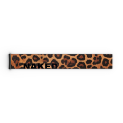 Vape-Pen im Leopardenmuster mit dem Schriftzug „NAKED“ in fetten schwarzen Buchstaben auf weißem Hintergrund, der an die markanten Muster der „Extra Strap“-Modelle von NAKED Optics – FORCE EVO, TROOP EVO, STORM, NOVA, SOLAR, ZEND (45 mm) – angelehnt ist.