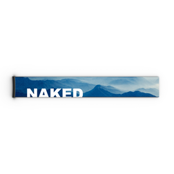 Dieses 45-mm-Extra-Band von NAKED Optics im Design eines blauen Berges mit dem Schriftzug „NAKED“ in fetten weißen Buchstaben auf der linken Seite ist kompatibel mit den Modellen FORCE EVO, TROOP EVO, STORM, NOVA, SOLAR und ZEND – ideal zur individuellen Gestaltung Ihres Skibrillenbands oder als stilvolles Ersatzband für Ihre Skibrille.