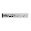 Eine schlanke, rechteckige weiße Schachtel mit der Aufschrift „NAKED Optics“ in schwarzer Schrift und dezenten grauen Mustern auf der Oberfläche – die perfekte Verpackung für Zubehör wie das Extra-Band (45 mm) für die Brillenmodelle FORCE EVO, TROOP EVO, STORM, NOVA, SOLAR oder ZEND.