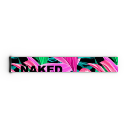 Eine farbenfrohe, rechteckige Verpackung mit dem NAKED Optics-Logo, verziert mit abstrakten Blattmustern in Rosa und Grün, die perfekt auf das Extra-Armband (45 mm) für die Modelle FORCE EVO, TROOP EVO, STORM, NOVA, SOLAR und ZEND abgestimmt ist und für einen stilvollen Look sorgt.
