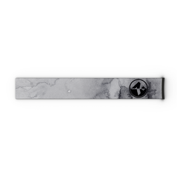 Graues, rechteckiges Extra-Band (45 mm) von NAKED Optics mit einem schwarzen, runden Logo auf der rechten Seite, abgebildet vor weißem Hintergrund – ideal als Ersatzband für Ihre FORCE EVO-Skibrille.