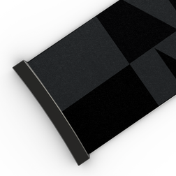 Schwarzes Stoffband mit geometrischem Muster und einem dunklen, rechteckigen Verschluss, abgebildet auf weißem Hintergrund – ein idealer NAKED Optics Extra-Riemen (45 mm) für FORCE EVO, TROOP EVO, STORM, NOVA, SOLAR und ZEND, um Ihre Brille sowohl stilvoll als auch zuverlässig aufzuwerten.