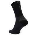Les chaussettes de cyclisme « Bikesocken Lite » de NAKED Optics, de couleur noire, arborent l'inscription « NAKED » disposée verticalement à l'arrière, sur fond blanc. Idéales comme chaussettes de sport ou de vélo de course, ce modèle polyvalent allie style et hautes performances.