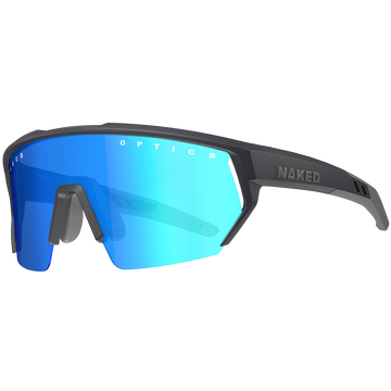 Sportliche schwarze Sportbrille von NAKED Optics mit blauen, reflektierenden Gläsern, nachhaltiger Kunststoffmischung und NAKED-Branding an der Seite.
