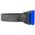 Gli occhiali da sci ZEND di NAKED Optics, raffigurati di profilo su sfondo bianco, presentano una montatura grigia con lenti blu riflettenti e un logo sul cinturino. Questi occhiali versatili sono ideali anche come occhiali da MTB o da downhill e sono dotati di lenti intercambiabili magnetiche che consentono di sostituirle in modo facile e veloce.