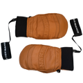 Ein Paar braune CRUZER EVO-Fäustlinge von NAKED Optics mit schwarzen Bündchen und verstellbaren schwarzen Riemen mit dem Schriftzug „BETTER NAKED“ – perfekt als Skifäustlinge oder um es bei kaltem Wetter gemütlich warm zu haben.