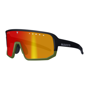 NAKED Optics Sportbrille für Mountainbiker mit rot-orange verspiegelten Gläsern, schwarzem Rahmen, grünem unteren Rand und COBRA-Branding. Teil der VOLT Pro Models Kollektion für Spitzenleistung und modernen Stil.