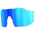 La lente di ricambio SHYFT di NAKED Optics è una lente con rivestimento a specchio blu per occhiali sportivi, dotata delle marcature “OPTICS” e “CAT3” sui bordi, con protezione UV e lenti polarizzate per garantire maggiore protezione e nitidezza durante le tue attività.