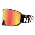 Die NOVA von NAKED Optics ist eine orangefarbene, reflektierende Skibrille mit schwarzem Band, weißem „NA“-Schriftzug und einem feurigen Grafikdesign. Diese große Skibrille ist mit einem innovativen Magnetwechselsystem für einen einfachen Glaswechsel und einer wirksamen Anti-Beschlag-Beschichtung ausgestattet, die für klare Sicht auf der Piste sorgt.