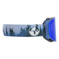 Gli occhiali da sci TROOP EVO (Skibrille) di NAKED Optics, qui raffigurati di profilo, presentano una montatura blu con un motivo che richiama il bosco e un logo bianco sul cinturino. Progettati per garantire la massima versatilità grazie alle lenti intercambiabili (Wechselgläser) e dotati di un rivestimento antiappannamento (Anti-Fog-Beschichtung) per assicurare una visione nitida in condizioni mutevoli.
