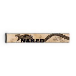 Ein rechteckiges Objekt mit einer Schlangenillustration und dem Wort „NAKED“ in fetten schwarzen Buchstaben, gestaltet im Stil des NAKED Optics Extra-Armbands für FORCE EVO, TROOP EVO, STORM, NOVA, SOLAR oder ZEND (45 mm).