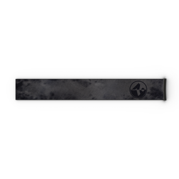 Ein schwarzes, rechteckiges Extra-Armband (45 mm) von NAKED Optics – kompatibel mit den Modellen FORCE EVO, TROOP EVO, STORM, NOVA, SOLAR und ZEND – mit einem runden Logo auf der rechten Seite vor weißem Hintergrund.