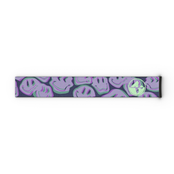 Holen Sie sich das Ersatzband (45 mm) von NAKED Optics, das mit den Skibrillen FORCE EVO, TROOP EVO, STORM, NOVA, SOLAR und ZEND kompatibel ist. Dieses stylische Ersatzband für Skibrillen von Ersatzstraps besticht durch auffällige violette Smileys und ein neongrünes FORCE EVO-Logo auf dunklem Hintergrund – perfekt, um den Look Ihrer Skibrille aufzupeppen!.