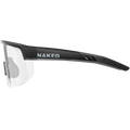 Seitenansicht der schwarzen SHYFT-Sportbrille von NAKED Optics mit klaren Gläsern und dem in silbernen Buchstaben auf dem Bügel aufgedruckten Schriftzug „NAKED“. Diese 3D-gedruckte Sportbrille bietet eine Passformoptimierung für einen bequemen und präzisen Sitz.