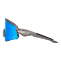 Vista laterale dei futuristici occhiali da sole blu FALCON Sportsonnenbrille di NAKED Optics, caratterizzati da una montatura nera con il logo NAKED sulla stanghetta e da un'avanzata protezione UV400 per una protezione ottimale degli occhi.