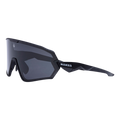 De HAWK van NAKED Optics is een hoekige, zwarte sportzonnebril met donkere glazen, waarop de merknaam op de linkerpoot staat. Deze zonnebril is ontworpen als een ‘Sportbrille klein’ en is de ideale fietsbril voor kleine hoofden, die comfort en stijl biedt voor kleinere gezichten.