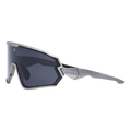 Il modello HAWK di NAKED Optics è un paio di occhiali da sole sportivi caratterizzati da una montatura argentata, lenti scure e un design spigoloso — raffigurati di profilo su sfondo bianco — ideali come occhiali da sport per bambini o occhiali da ciclismo per teste piccole.