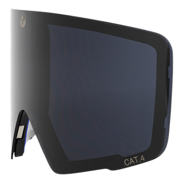 Schwarze, rechteckige Wraparound CAT.4 NAKED Optics Sonnenbrille mit dunkel getönten, reflektierenden Gläsern und Snap-Tech-Magnetsystem für den schnellen Wechsel der Ersatzgläser REBEL.